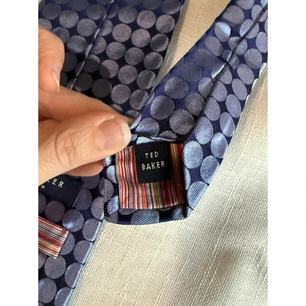 Ted Baker London Mens 100% Silk Tie Blue Polka Dot Geometric Hand Tailored USA